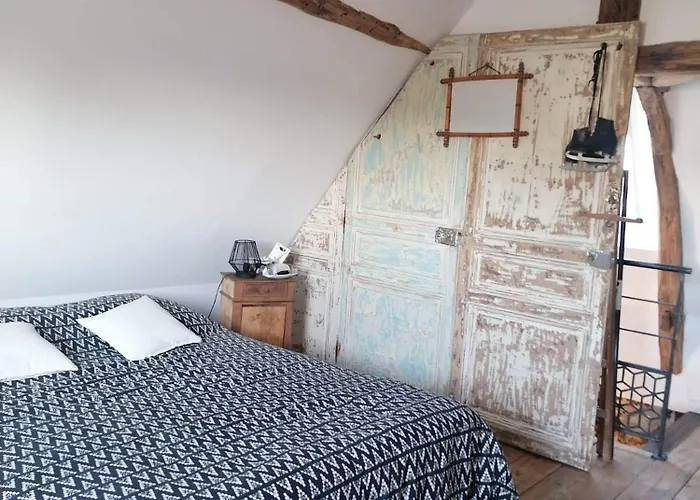 Des Lilas 펜션 Soulaire-et-Bourg