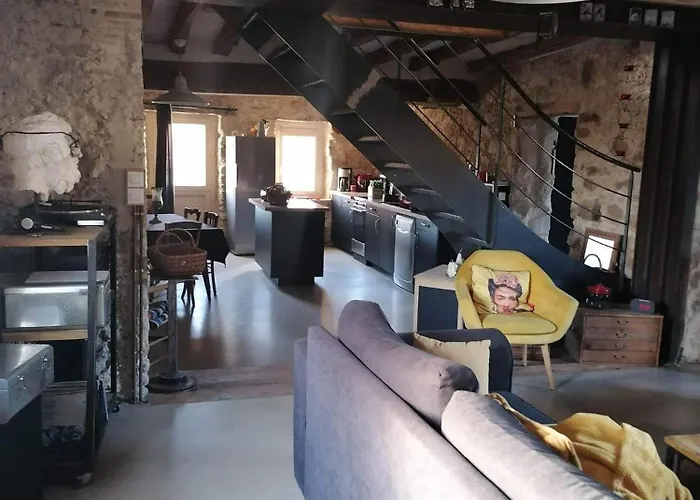 Des Lilas 펜션 Soulaire-et-Bourg